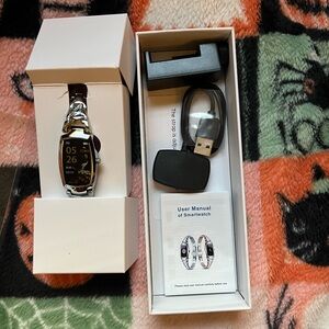 Womens Smart watch silver, new in box